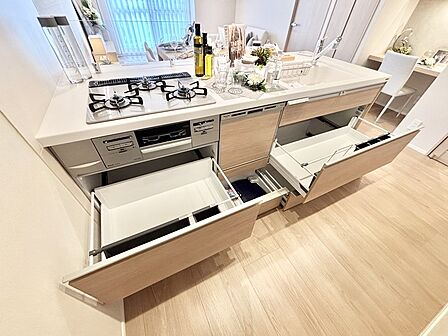 使いやすさを優先したスライド式収納タイプ!