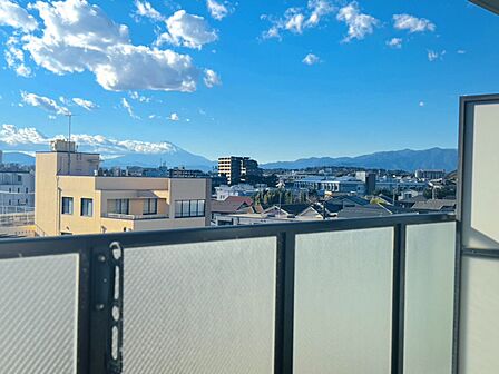 富士山を望む開放的な眺望を楽しめます。