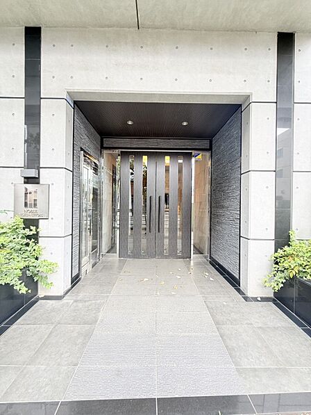 外観「無料オンライン相談」受付中!落ち着いた雰囲気のエントランス