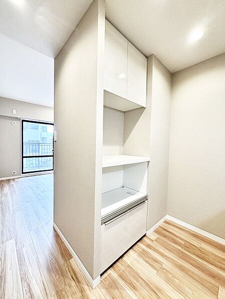 設備「無料オンライン相談」受付中!カップボードも標準装備 広々スペースでお料理しやすいキッチンです
