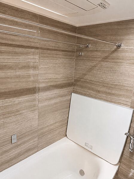落ち着いた雰囲気でゆっくりお寛ぎいただけるバスルーム