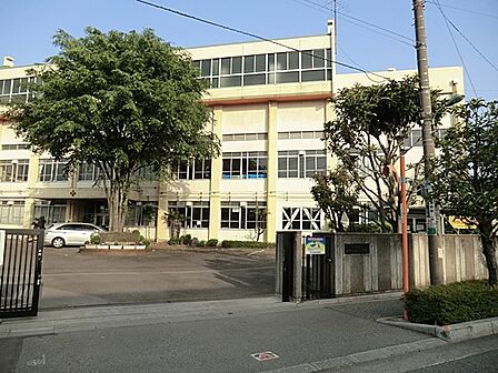 小学校 400m 川口市立十二月田小学校