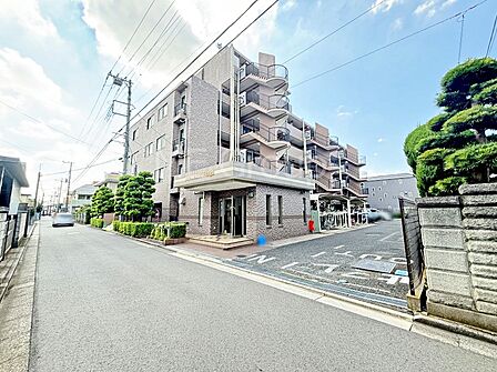 前面道路はきちんと整備されています。 