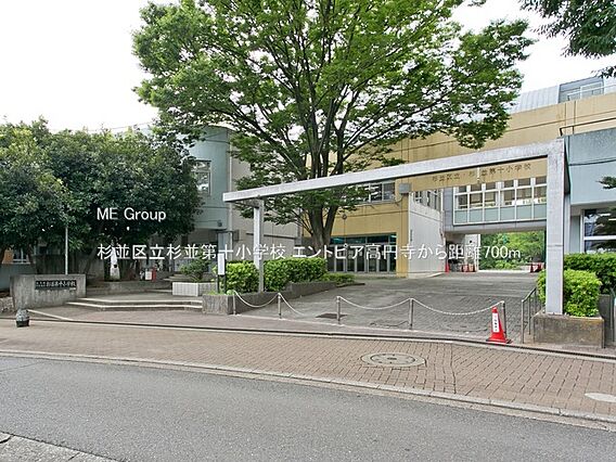 小学校 700...