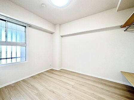 使いやすい形でベットや家具の置き方にも困ることもありません。