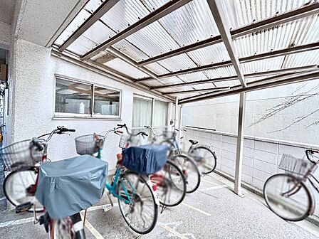 外観「無料オンライン相談」受付中!駐輪場は屋根付き