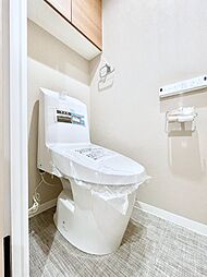 明るく清潔感のあるトイレです。
