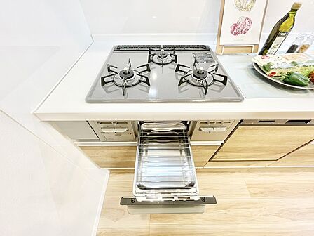 設備「無料オンライン相談」受付中!三口ガスコンロでお料理が一気にはかどりそう