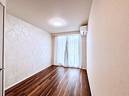 窓からのやさしい光が心地よいプライベートルーム