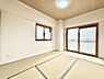 室内：リビング隣接の和室は毎日の暮らしに癒しと安らぎをもたらしてくれます  