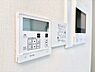 設備：床暖房付きで冬もポカポカ。ご家族の憩いのスペースになりますね。