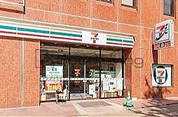 セブンイレブン博多蔵本店 徒歩2分。 160m