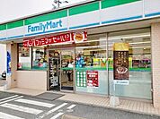 ファミリーマート早良昭代3丁目店 徒歩1分。 50m