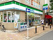 ファミリーマート西新オレンジ通り店 徒歩1分。 60m