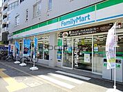 ファミリーマート警固二丁目店 徒歩3分。 240m