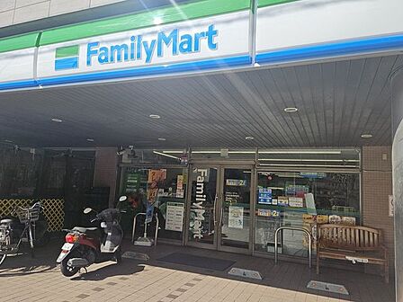 ファミリーマート多摩病院前店 260m