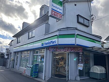 ファミリーマート吹田山手3丁目店 150m