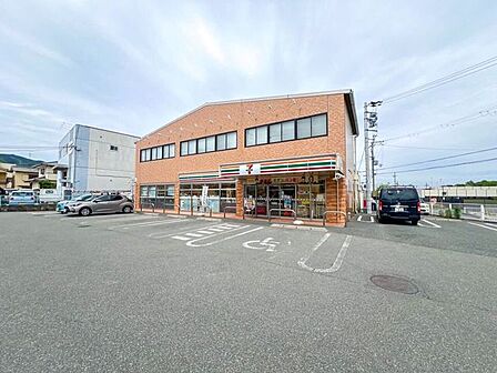 セブン-イレブン 箕面粟生外院1丁目店 210m
