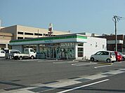 ファミリーマート新涯中央店（コンビニ）まで368ｍ