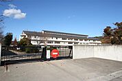 足利市立毛野小学校(830m)