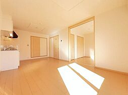 ロベスト・イリ−デIV 203 2階2LDKのリビング/ダイニング