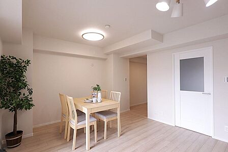 家具の配置もイメージしやすい広さ。新しい暮らしの中心となるリビングです。