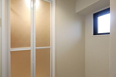 すっきりと整えられた洗面まわり。毎日の身支度や洗濯の動線がまとまり、家事がしやすい配置です。