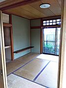 １階海側｜和６帖・開放的な２面採光♪なんと、今ならリフォーム費用か解体費用２５０万円まで負担！！代金に含まれます【内装】築３２年ですが前賃貸者が素行不良でリフォーム必須【建替】解体費２５0万想定。