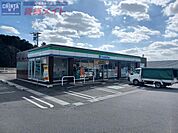 ファミリーマート伊賀佐那具店 391m
