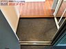 玄関：別部屋反転写真です