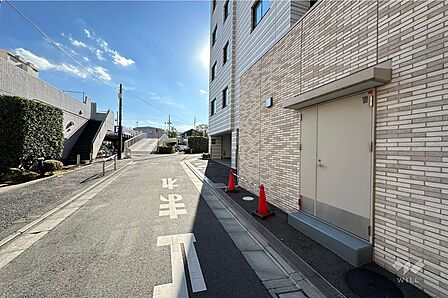 敷地東側の前面道路