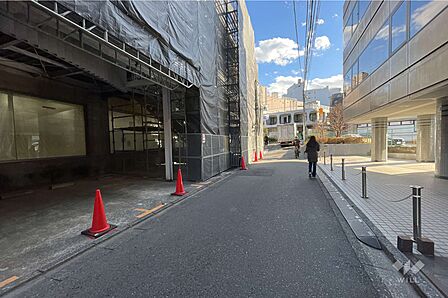 敷地の西側前面道路(北側から)