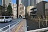 その他：敷地の北西側前面道路（南西側から）