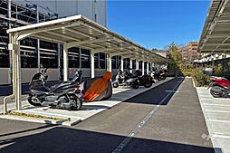 バイク置場。