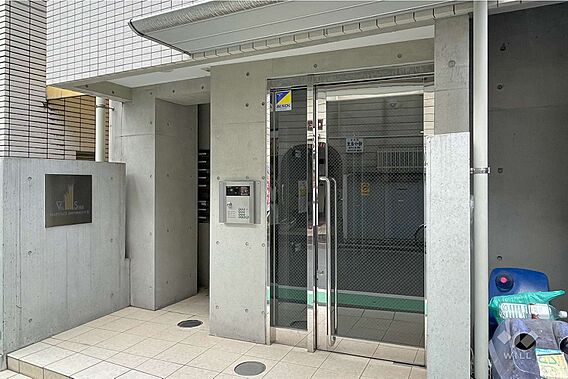 エントランスは...