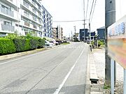 マンション前道路です