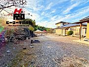 自然と距離が近くなる、ゆとりのある敷地。