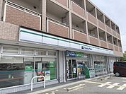 ファミリーマート　奈良法蓮店まで300メートル