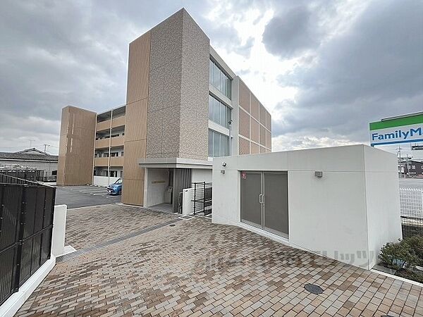 ＯＣ　ＲＥＳＩＤＥＮＣＥ　Ｒ　ＯＪＩ