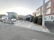 道路から敷地　解体してからの更地渡しです