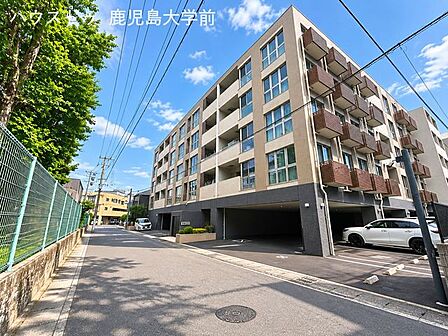 徒歩圏内や車ですぐの距離に、スーパーやドラッグストアなどの買い物施設が充実しており、日々の生活に困りません☆