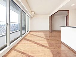 プレサンスグラン川名 3LDKのリビング/ダイニング