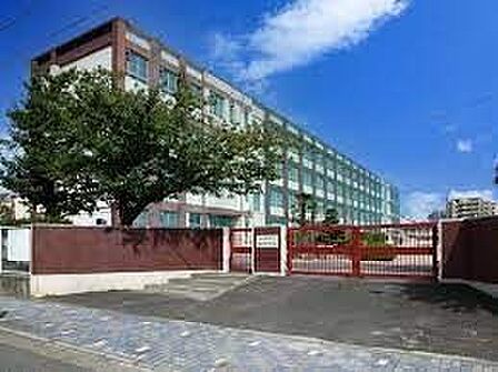 名古屋市立駒方中学校 徒歩8分。 640m