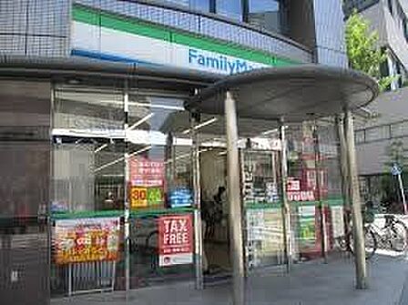 ファミリーマート牛島町店 徒歩1分。 110m