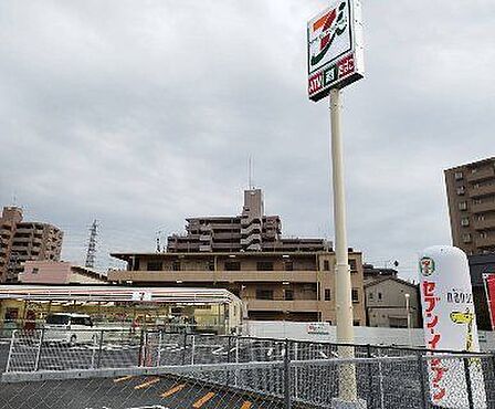 ファミリーマート中小田井二丁目店 徒歩5分。 400m