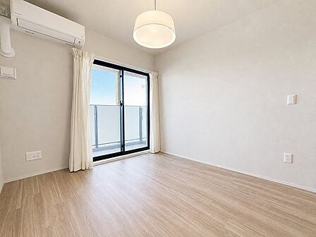 ◇陽当たり良好明るい寝室♪◇クローゼット付なので家具いらず♪