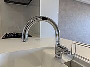タッチレス水栓採用(浄水器付)