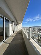 約13.34？と広々としたバルコニーとなっております。