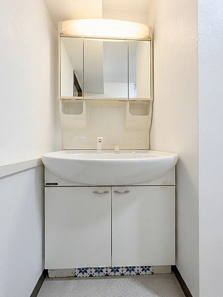 サンライフ一之江5階の角部屋3DK!人気の独立洗面台完備です。CG加工を加えている為、実際と画像が異なります。