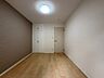 その他：グレーのアクセントクロスでお部屋に高級感を演出